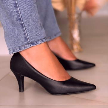 Scarpin Clássico Salto Médio Bico Fino Preto R$89,90 Em estoque SKU SCP-8100